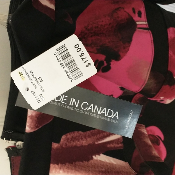 Le Chateau off the shoulder floral dress - Picture 2 of 9